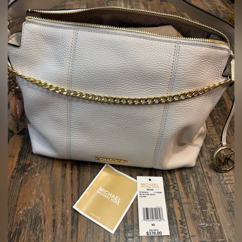 MICHAEL KORS Brooke Cream Medium Pebbled
Leather Bag - Picture 3 of 11